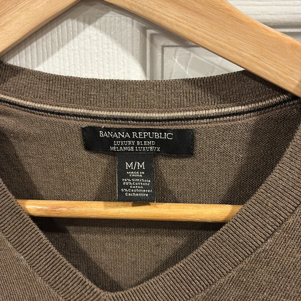 Banana republic v neck sweater - Picture 2 of 4